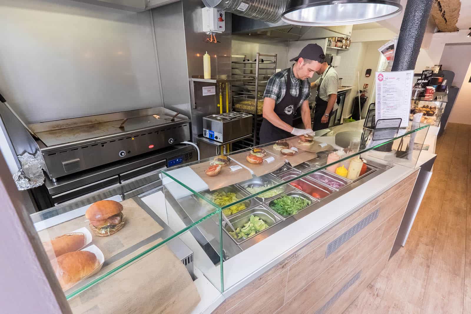 Comptoir de restaurant Roadside franchise de burger