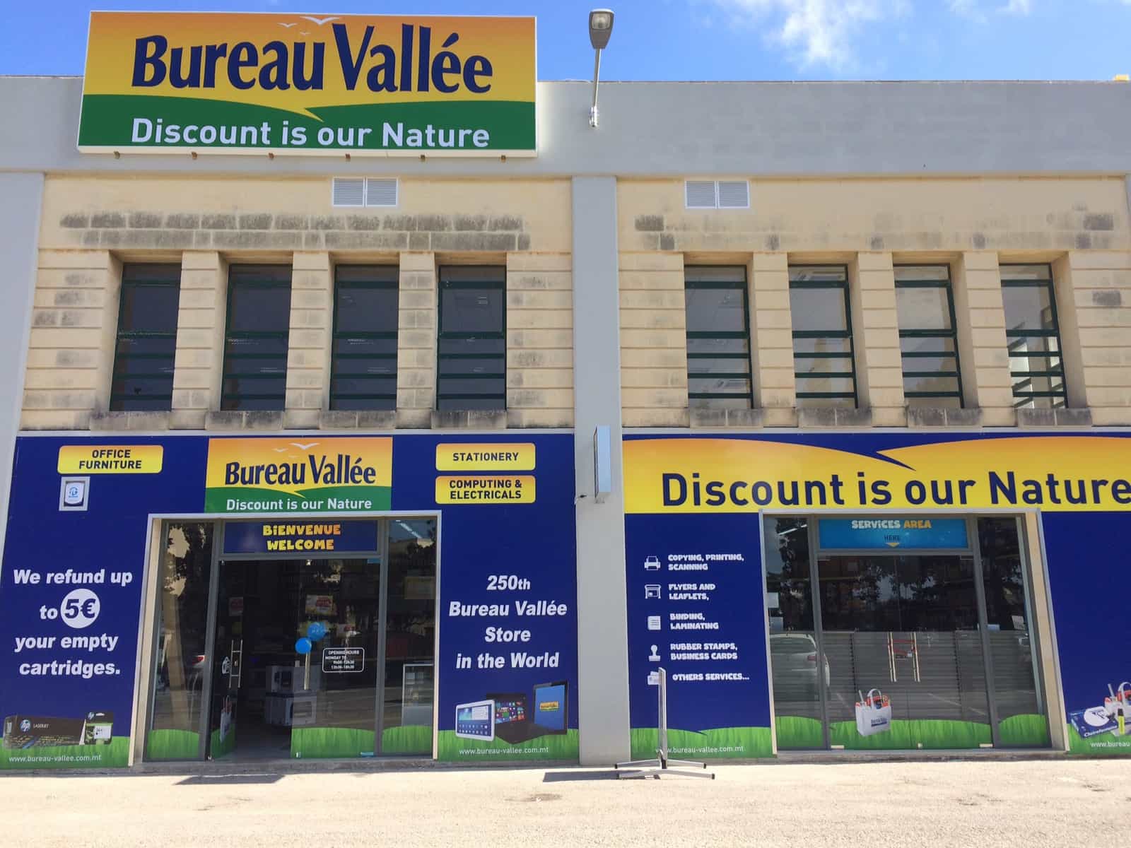 Double ouverture pour la franchise Bureau Vallée à Malte