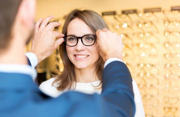 Essayage de lunettes