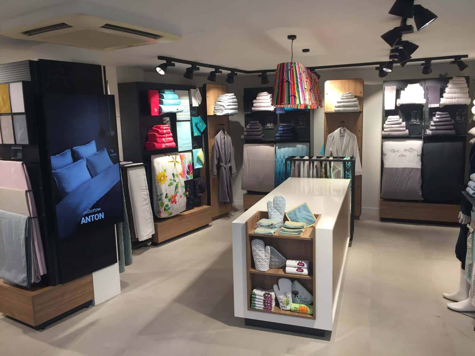 Carré Blanc réduit la taille de ses boutiques pour gagner en rentabilité