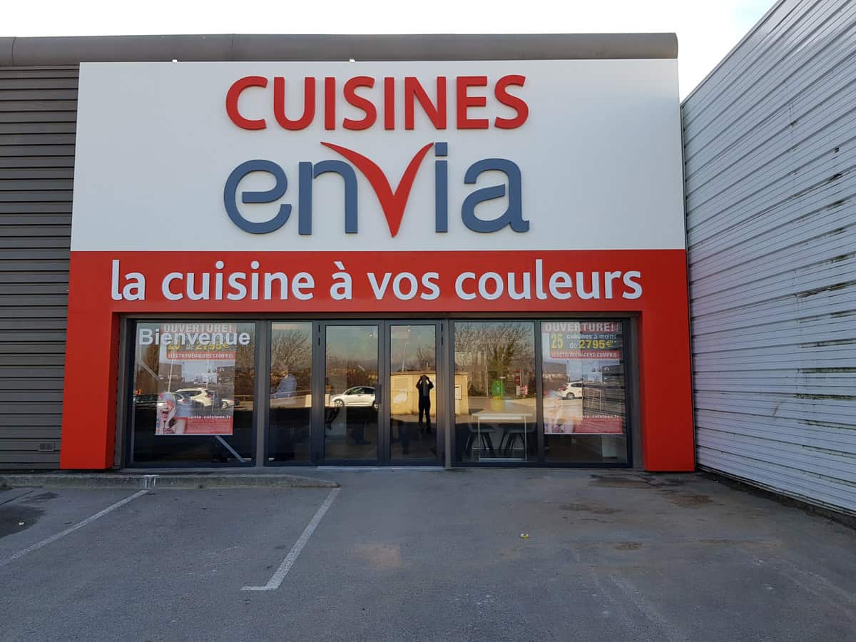 Envia : un nouveau cuisiniste en licence de marque
