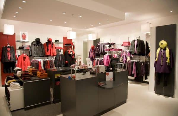 Boutique de prêt-à-porter à l’enseigne Christine Laure