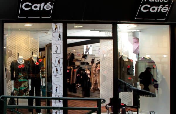 Boutique de prêt-à-porter à l’enseigne Pause Café