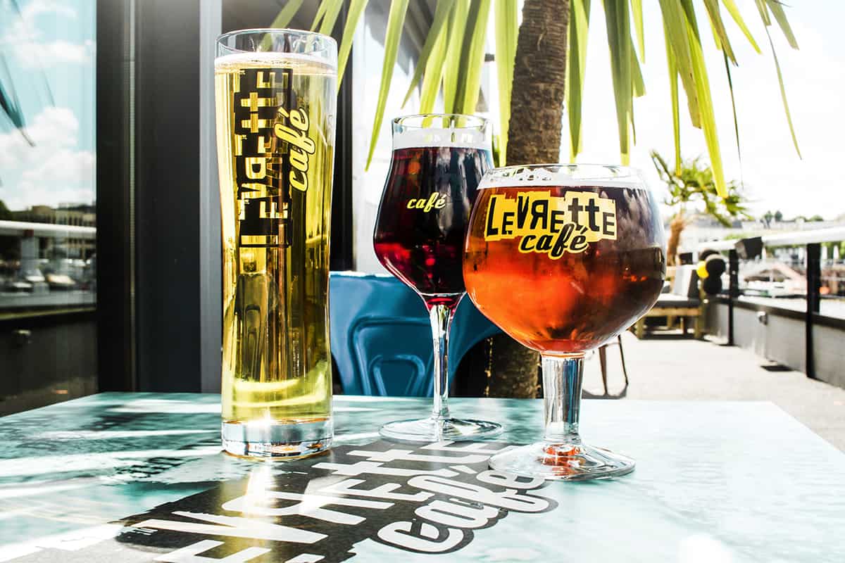 V and B lance le développement en franchise de Levrette Café