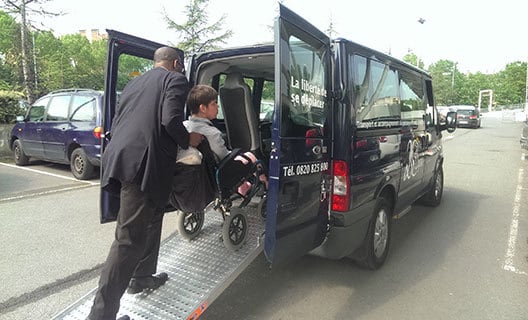 Devenir franchisé dans les services à la personne : combien ça coûte ?