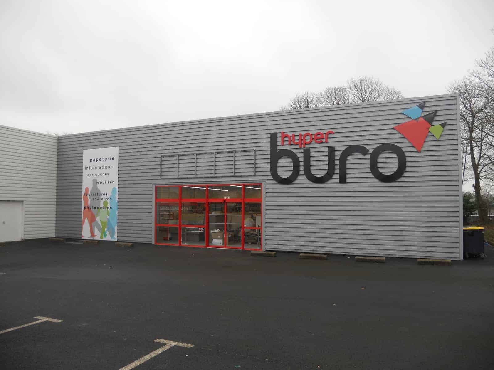 Le réseau Hyperburo rejoint le groupe CS Comlandi (Rouge Papier)