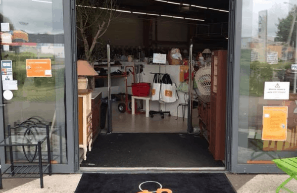 Au-Vide-Grenier-Entree