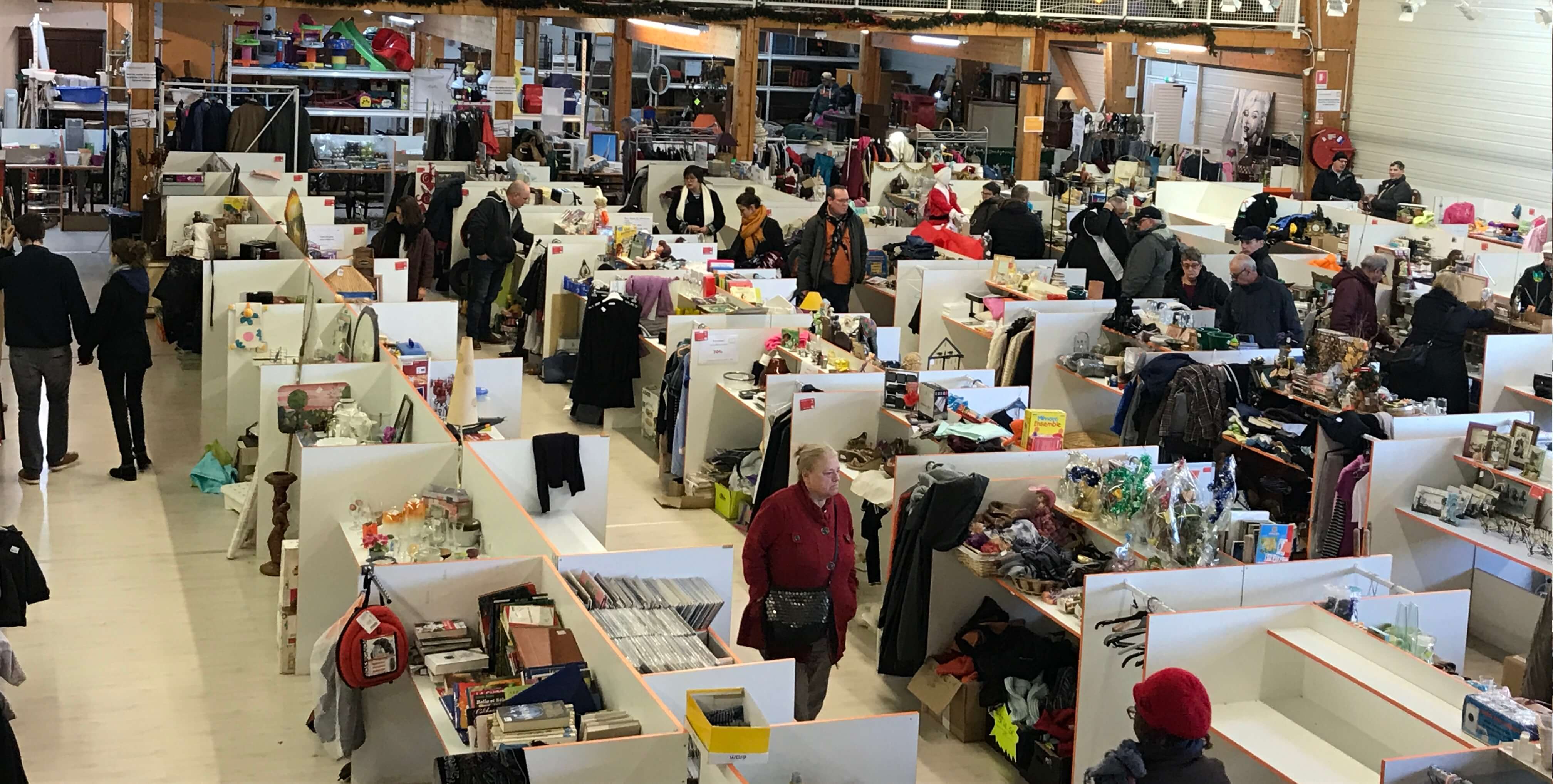 Au-Vide-Grenier-stands