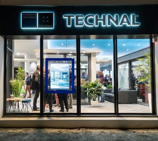 Le spécialiste des menuiseries aluminium Technal ouvre à la concession son réseau Maisons de Lumière