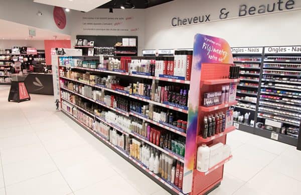 Intérieur de magasin à l