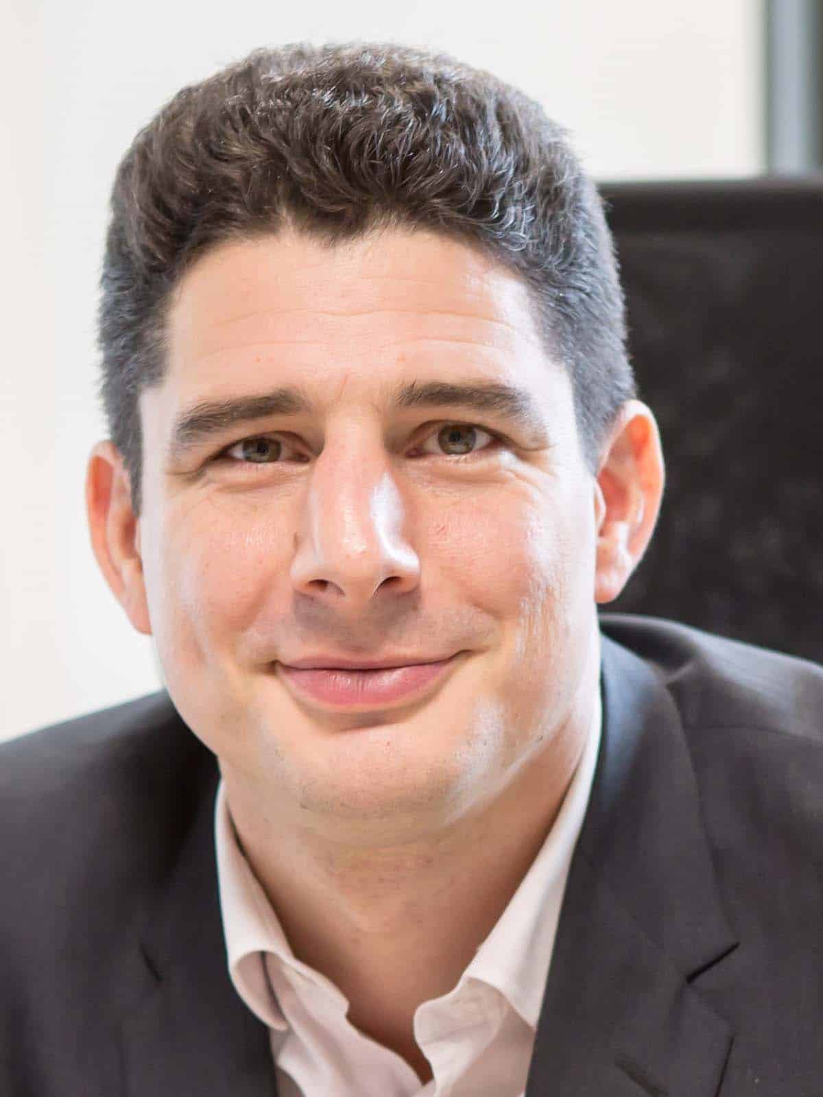 Edouard Deville, directeur offre marketing et projets magasins de Weldom