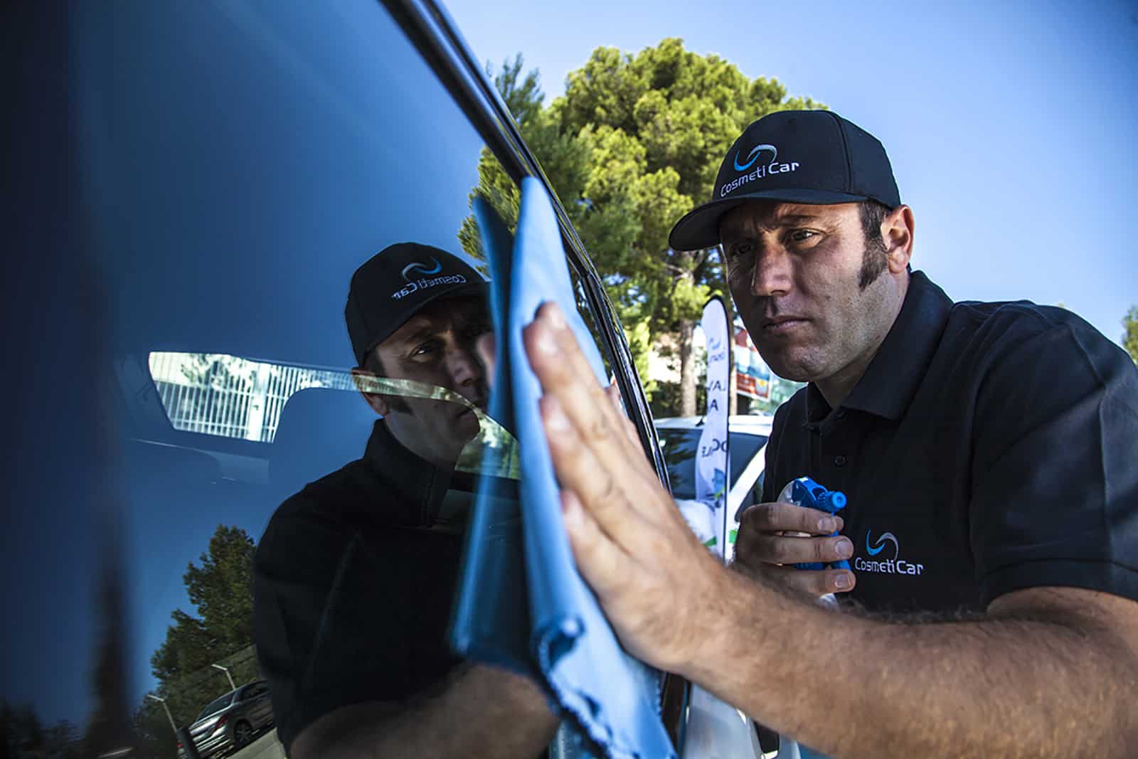 Déjà 100 agences en France pour la franchise de lavage auto sans eau CosmétiCar
