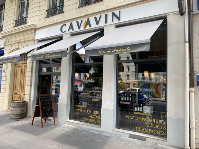 Vitrine de caviste en franchise à l