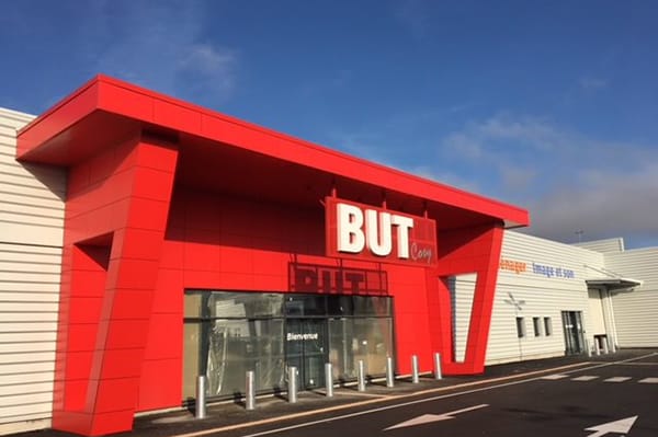 Magasin sous enseigne But à Pont-L