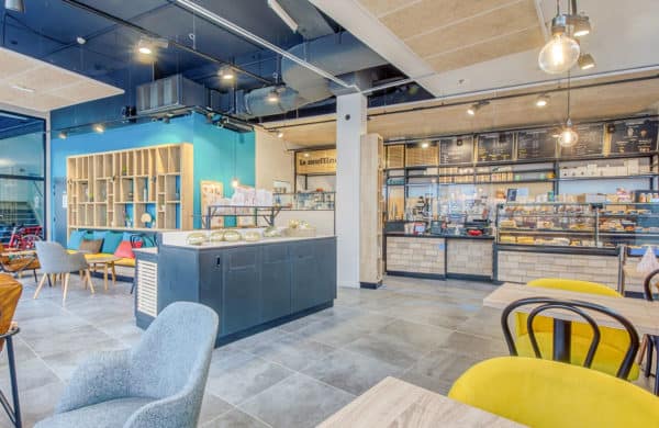 Intérieur de restaurant franchisé à l