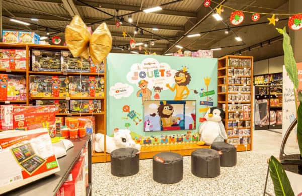 Intérieur de magasin de jouets à l