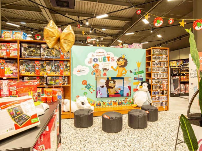 Intérieur de magasin de jouets à l
