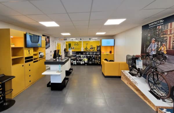 Espace Cycloo dédié aux deux roues électriques dans le centre Midas City à Lille Liberté