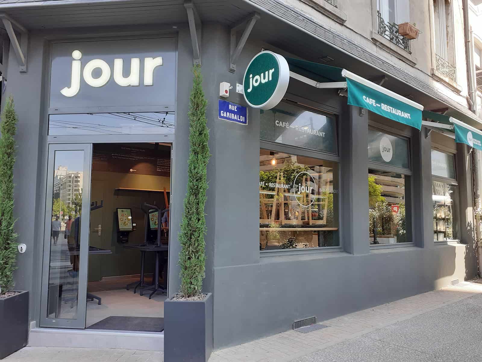 La franchise de restauration rapide Jour poursuit l&rsquo;expansion de son réseau de bars à salades