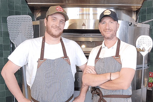 Arnaud et Alban Decourbe, franchisés Pizza Cosy à Perpignan
