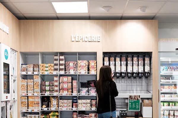 Rayon épicerie du nouveau concept de magasin Picard Bienvenue en Cuisine