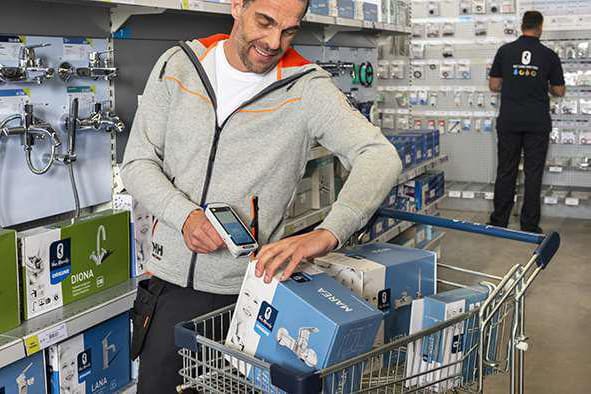 Intérieur de magasin de produits sanitaires à l