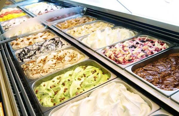 Enseigne spécialiste de la glace italienne Amorino