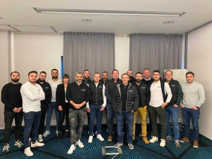 bb253375-741f-4ab9-b4a0-d669e8641de3 2