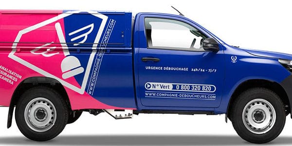 Véhicule aux couleurs du réseau La Compagnie des Déboucheurs