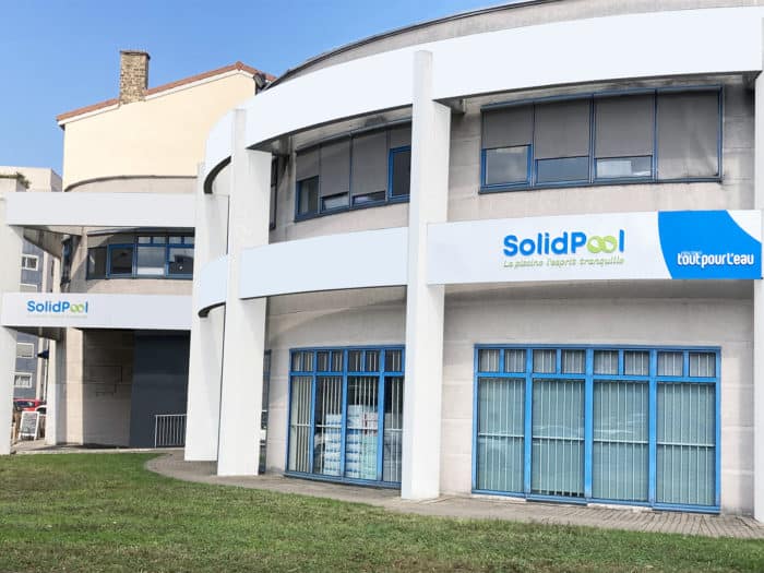 Magasin de piscines à l