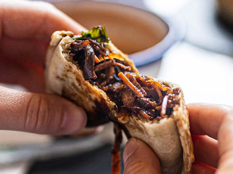 Restauration rapide : le jeune réseau Toké décline en franchise son concept de « french empanadas »