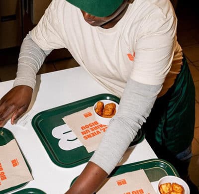 Equipier du réseau de restauration rapide Bioburger