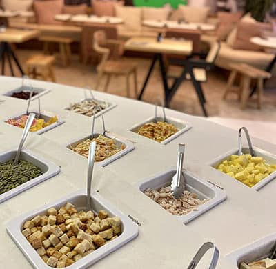 Enseigne de restauration rapide Salad&Co, intérieur de restaurant