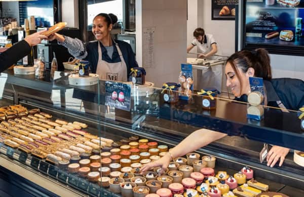 Comptoir de boulangerie-pâtisserie à l