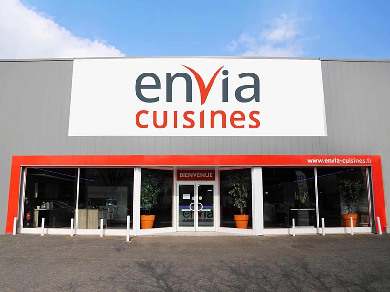 Envia Cuisines étend sa couverture du territoire en licence de marque