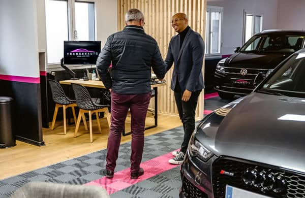 Agence de vente de véhicules sous enseigne Transakauto