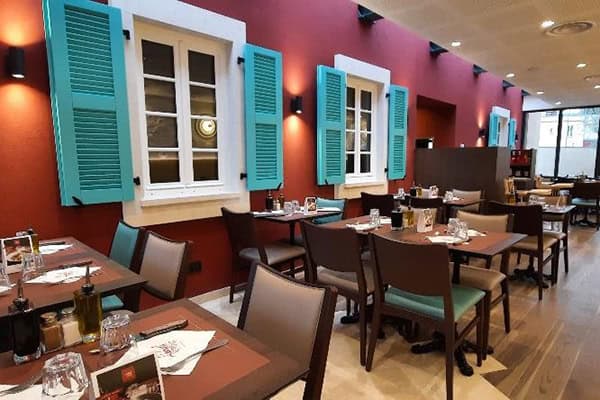 Salle de restaurant de cuisine italienne à l