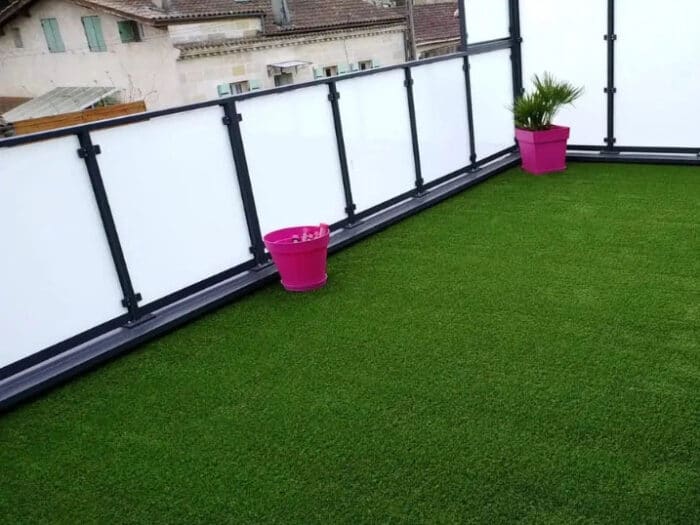 Terrasse en gazon synthétique par le réseau Vérébo