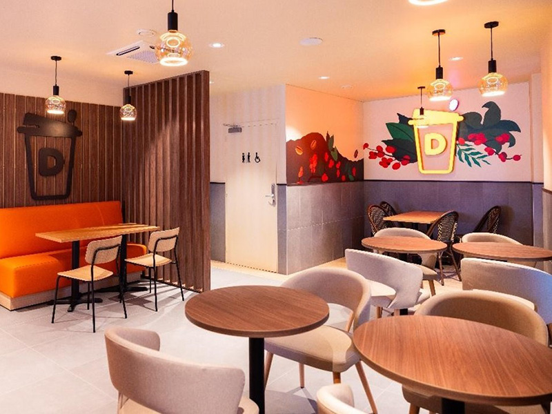 L’enseigne américaine de donuts Dunkin’ a ouvert sa première adresse en franchise en France