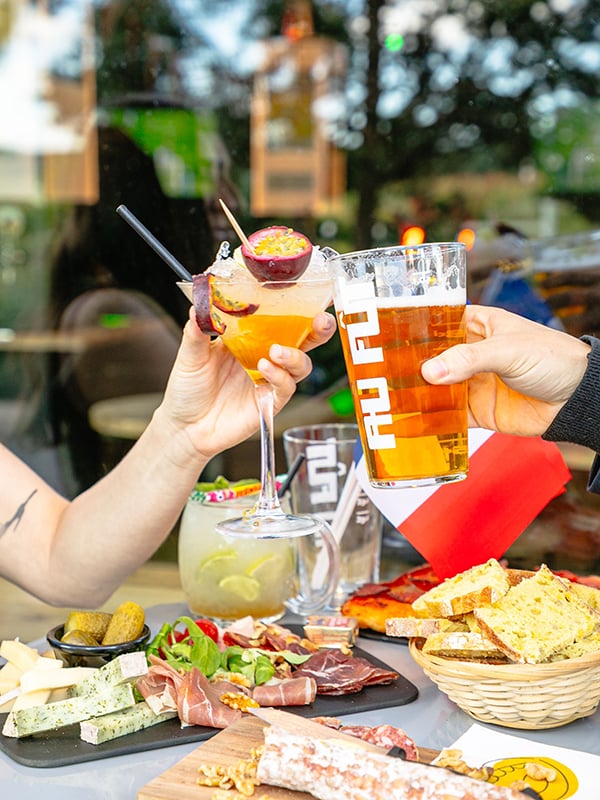 L’enseigne de bars à bières Au Fût repositionne son concept et relance son expansion
