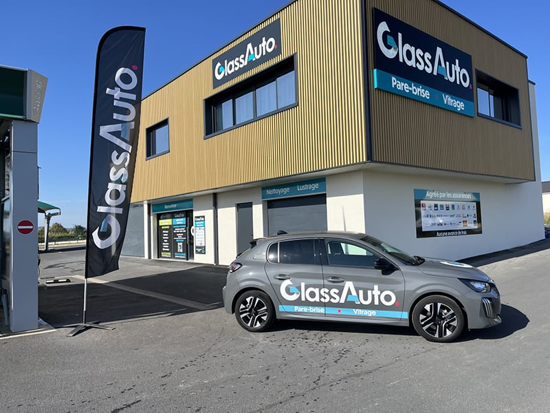 Le spécialiste du vitrage automobile GlassAuto multiplie les centres adhérents sur tout le territoire