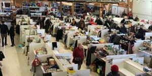 Au-Vide-Grenier-stands