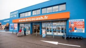Bricocash-Neufchateau-devanture-2-batiment