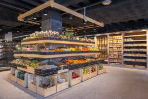 Intérieur de magasin de montagne à l'enseigne Sherpa