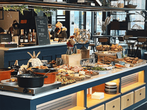 Intérieur de boulangerie-café à l'enseigne Mamatte