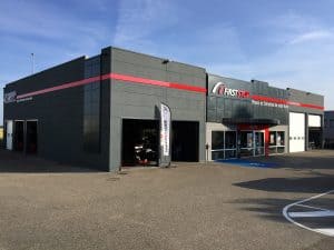 Centre d'entretien automobile à l'enseigne First Stop à Rillieux-la-Pape