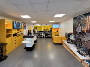 Espace Cycloo dédié aux deux roues électriques dans le centre Midas City à Lille Liberté