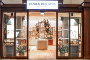 Boutique de cosmétiques naturels sous enseigne Panier des Sens