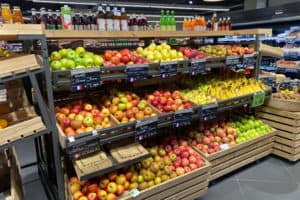 Intérieur de magasin bio à l'enseigne La Vie Claire à Beynost (Ain)