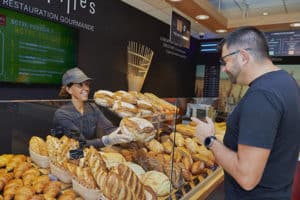 Comptoir de boulangerie à l'enseigne l'Atelier Papilles